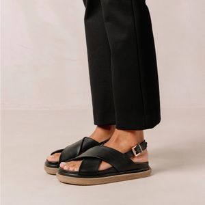 Alohas Marshmallow Black Platform Sandals
